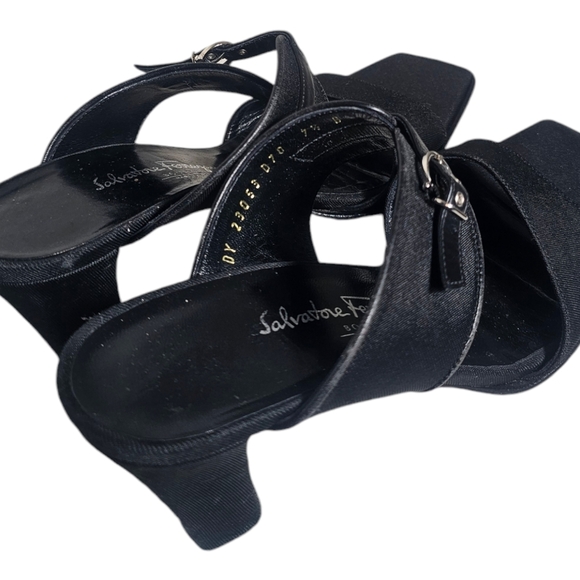 Olivia Ferragamo Black Leather Ankle Straps 4" Platform Heels Size 6 - Picture 3 of 10